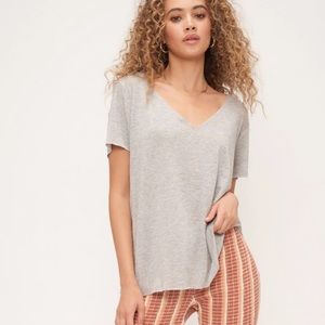 THE ORIGINAL TEXTURED V - HEATHER GREY (Urban Outfitters)